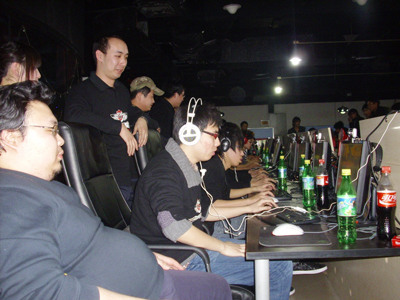 Generation Gaming 宣布 2025 赛季制服： Black 作为主色，配以 White 和黄色点缀在 Arms 上;