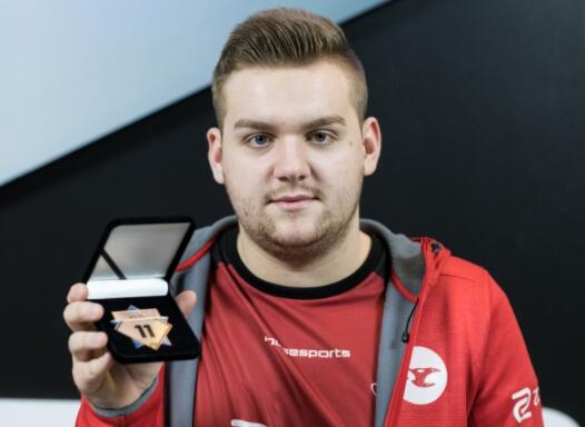 Upset后续回应：始终对家庭事务保持透明的态度 休假之后归队