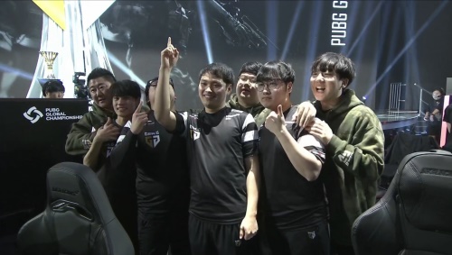 戏剧性的 r3salt - clax 交换在9 Pandas的RMR资格赛活动前几分钟敲定